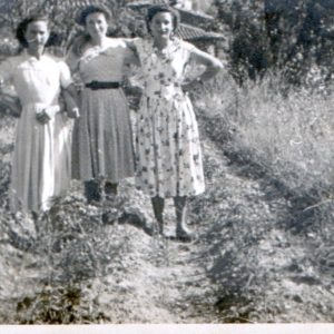 1954 aprox. Paulina, Felisa y Ani (hermana Amós)
