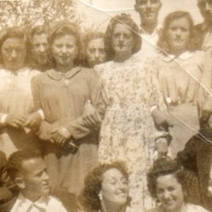 1954. Agachados: ?, Domingo, ??, Álvaro. Agarradas: ?, Julia, María, Martina, Blasa.