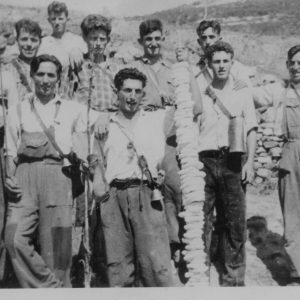 1960. Machos. Julián (Corbatas), Jesús, Juan Serrano, Cuco, Urbano; 2ª fila: Santiago, Juanito, Ángel Serrano, Benito. Al fondo: Julio (Tuti)