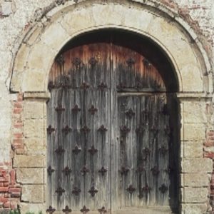 1980. Puerta antigua de la iglesia.