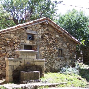 2004: Fuente y antigua fragua.