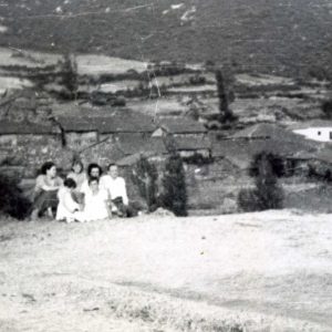 1958. Panorámica desde las eras de La Cañá (ayuntamiento nuevo y cuartel de blanco).
