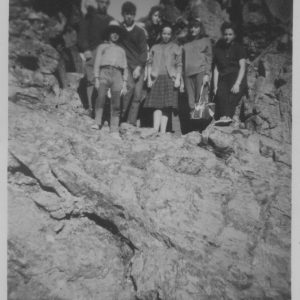 1.970 aprox. Ventana: 1ª fila: ?, Pili, Daniela, ?; 2ª fila: Juanita..